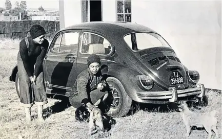  ?? / TISO BALCK STAR ARCHIVES ?? Winnie and her daughter Zindzi in Brandfort, Free State, in 1972