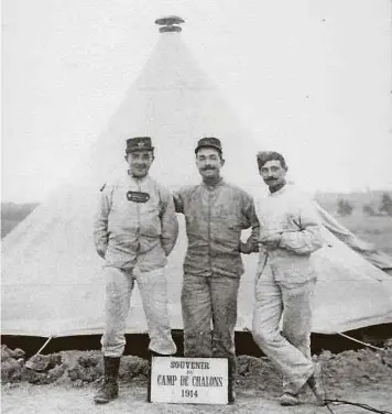  ?? Photos: Collection privée, Armée Luxembourg ?? Une photo de Jean-Nicolas Gehlen (à droite) avec des amis.