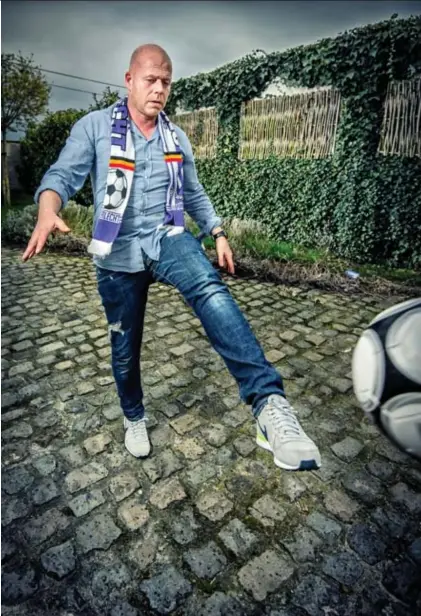  ?? © Geert Van de Velde ?? Sven Mary was een begenadigd voetballer en speelde bij de jeugd van Anderlecht. Kapotte knieën dwongen hem naar de tribune.