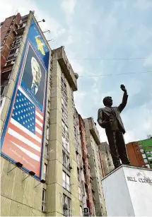  ?? Courtesy/Elizabeth Allen ?? A statue of Bill Clinton in Kosovo’s capital, Pristina, honors his role in ending the ethnic cleansing of Albanian Muslims. Today, divisions remain entrenched.