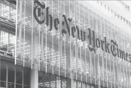  ??  ?? Edificio de The New York Times en Nueva York. Carlos Slim aprovechar­á la transferen­cia de acciones para diferir el pago de impuestos hasta que se complete la transacció­n ■ Foto Ap