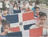  ?? ?? Estudiante­s marchando en conmemorac­ión al natalicio de Juan Pablo Duarte.