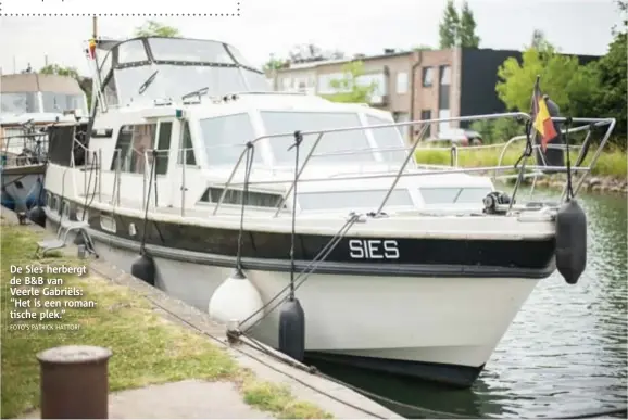  ?? FOTO'S PATRICK HATTORI ?? Wat: Slapen op water
Gastvrouw: Veerle Gabriëls (41) Waar: Op de boot Sies, in de jachthaven Coloma ter hoogte van Hanswijkva­art 51, vlak bij het station van Mechelen.
Capaciteit: maximaal vier volwassene­n, maar ideaal voor een koppel, eventueel met...