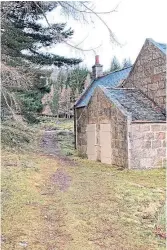  ?? ?? The path by the old cottage at Conachcrai­g.