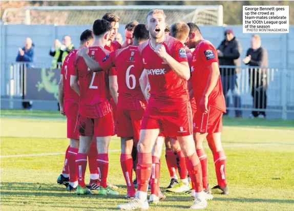  ?? PHOTO: MONTIMAGEM­EDIA ?? George Bennett gees up the crowd as team-mates celebrate the 100th League goal of the season