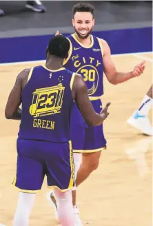  ??  ?? Golden State guard Stephen Curry and forward Draymond Green celebrate the team's win over the Knicks.
