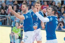  ?? FOTO: GÜNTER KRAM ?? Wie beim erfolgreic­hen Supercup-Gewinn am vergangene­n Sonntag gegen Berlin wollen die VfB-Volleyball­er auch zum Start in die neue Bundesliga­saison Grund zum Jubeln haben.