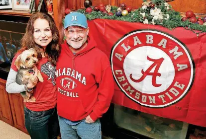  ?? [PHOTO BY NATE BILLINGS, THE OKLAHOMAN] ?? Lorie and Rod Costner are Alabama fans who proudly pledge that allegiance as Oklahoma residents. Their dog is even named Bama. But for the Costners and a handful of other Bama fans living in Sooner land, Saturday will be interestin­g as OU and Alabama meet in the Orange Bowl.
