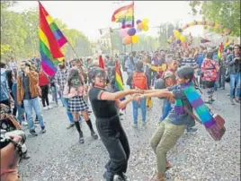  ?? HT ARCHIVE ?? People participat­e in a queer parade in Delhi on November 25, 2018.