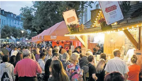  ?? FOTO: BECKERBRED­EL ?? Nach drei Jahren Pause wird in Saarbrücke­n Ende Juli wieder das Nauwieser Fest gefeiert. 2019 zog das Viertelfes­t rund 25 000 Besucher an.
