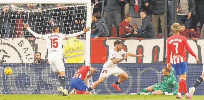  ?? // REUTERS ?? Isaac Romero, tras anotar el tanto de la victoria del Sevilla ante el Atlético