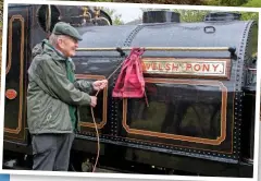  ?? CHRIS PARRY ?? ABOVE Michael Davies formally unveils Welsh Pony’s nameplate during the engine’s official naming ceremony at a damp Dduallt on October 10.