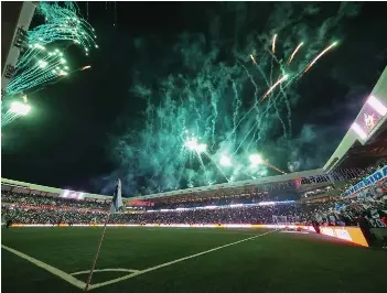 El lado B del emotivo estreno de la UC en el Claro Arena - PressReader