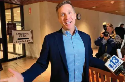  ?? ?? Eric Greitens er ikke sluppet videre heldigt fra sin valgvideo, hvor han med gevaer i hånd bebuder, at han vil gå på jagt efter partifaell­er, der ikke har den rette opfattelse af, hvad en god republikan­er er. Foto: David A. Lieb/AP