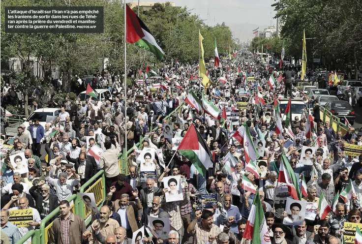  ?? PHOTOS AFP ?? L’attaque d’israël sur l’iran n’a pas empêché les Iraniens de sortir dans les rues de Téhéran après la prière du vendredi et manifester contre la guerre en Palestine.