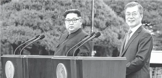  ?? REUTERS ?? La imagen entre los líderes de Corea del Norte y Corea del Sur se repetirá este mes, cuando vuelvan a encontrars­e por tercera vez este año.