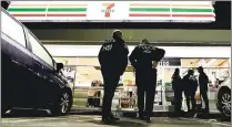  ?? CHRIS CARLSON — ASSOCIATED PRESS ?? U.S. Immigratio­n and Customs Enforcemen­t agents serve an employment audit notice at a 7-Eleven convenienc­e store in Los Angeles.