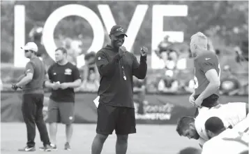  ?? Steve Helber/Associated Press ?? ■ New York Jets head coach Todd Bowles, center, talks with quarterbac­k Josh McCown during the Jets and Washington Redskins football training camp Monday in Richmond, Va.