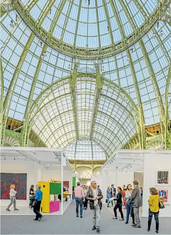  ??  ?? La Feria Internacio­nal de Arte Contemporá­neo cerró hace días en el majestuoso Grand Palais de París.