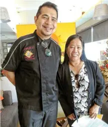  ??  ?? Café Ysabel’s Chef Gene Gonzalez with Mindanao Examiner Davao Bureau Chief Malou Cablinda.