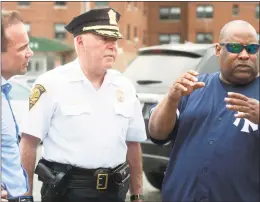  ?? Ned Gerard / Hearst Connecticu­t Media ?? Mayor Joe Ganim and Police Chief Armando Perez speak with Housing Commission­er Stephen Nelson outside the Trumbull Gardens housing complex on Thursday.