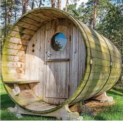  ?? ?? Hot house: A typical barrel sauna suits gardens of all sizes