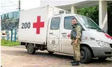  ?? FRANÇOIS THOMAS ?? Der Transporte­r mit der Nummer 200 ist reserviert für die Leichen, die Oleksiy Yukov im Donbass einsammelt.