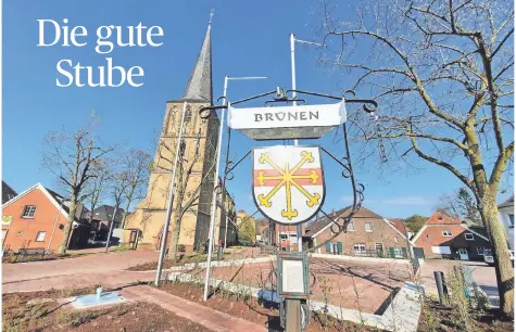  ?? FOTO: NIKOLEI ?? Der neue Dorfplatz in Brünen erstrahlt in neuem Glanz. Die Bürger des Dorfes haben daran einen großen Anteil.