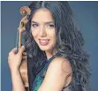  ?? FOTO: SARAH FERRARA ?? Lucilla Rose Mariotti studiert noch in London und spielt eine Stradivari.