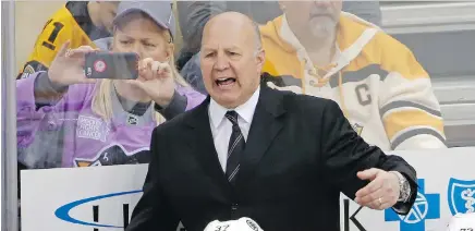  ?? THE ASSOCIATED PRESS FILES ?? Claude Julien behind the bench in one of his last games as coach of the Bruins. Julien, Pat Burns and Alain Vigneault all graduated from the Hull Olympiques to coach in the NHL.