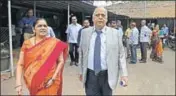  ?? PRATHAM GOKHALE/HT FILE ?? Builder DS Kulkarni and his wife, Hemanti, are accused of duping over 2,000 investors who put their money in their constructi­on business through fixed deposits.