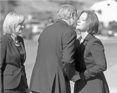  ?? Colleen De Neve/calgary Herald ?? Premier Alison Redford welcomes Prime Minister Stephen Harper and his wife Laureen.