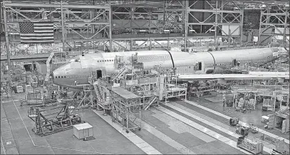  ?? [TIMOTHY STAKE/BOEING] ?? The Boeing 747-8 Interconti­nental undergoes the final body join.