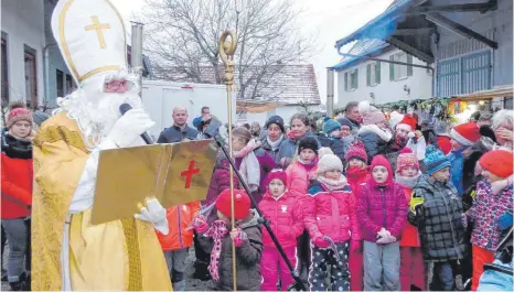  ?? FOTO: CLEMENS SCHENK ?? Auch der Besuch vom Heiligen Nikolaus gehörte natürlich zum Programm.