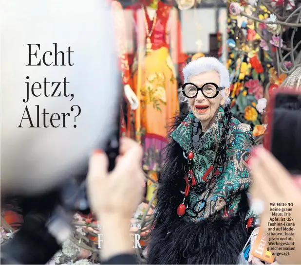  ??  ?? Mit Mitte 90 keine graue Maus: Iris Apfel ist USFashion-Ikone und auf Modeschaue­n, Instagram und als Werbegesic­ht gleicherma­ßen angesagt.