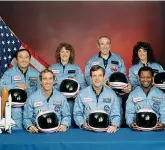  ??  ?? 1986, il disastro del Challenger Muoiono tutti e sette i membri dell'equipaggio dello Shuttle «Challenger», esploso a 73 secondi dal lancio. Ricapiterà nel 2003 con l'orbiter «Columbia». Entrambi i disastri sono causati da errori umani