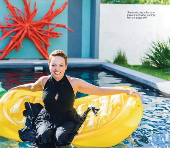  ??  ?? Sarah relaxing in her pool (presumably after getting her shit together!).