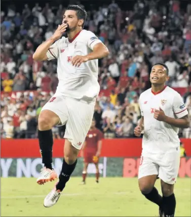  ??  ?? BRILLO. Nolito celebra el tanto que consiguió ante el Roma durante el trofeo Antonio Puerta.