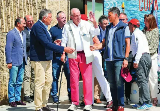  ?? EFE ?? El Rey D. Juan Carlos, ayer, a su llegada al Club Naútico de Sangenjo