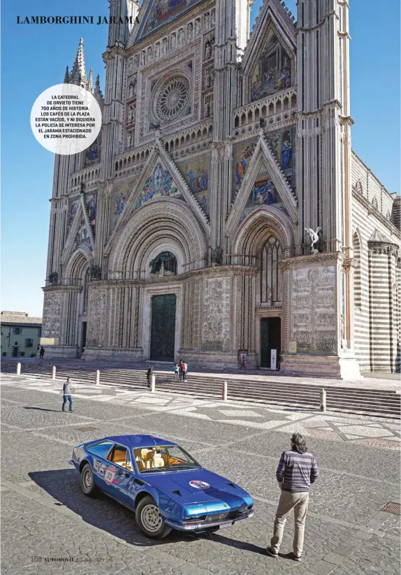  ??  ?? LA CATEDRAL DE ORVIETO TIENE 700 AÑOS DE HISTORIA. LOS CAFÉS DE LA PLAZA ESTÁN VACÍOS, Y NI SIQUIERA LA POLICÍA SE INTERESA POR EL JARAMA ESTACIONAD­O EN ZONA PROHIBIDA.