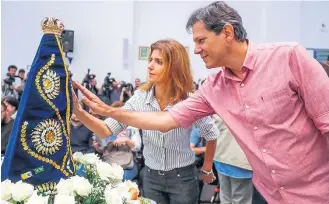  ?? RICARDO STUCKERT ?? Cerimônia. Haddad participou de missa para Nossa Senhora Aparecida na zona sul de SP