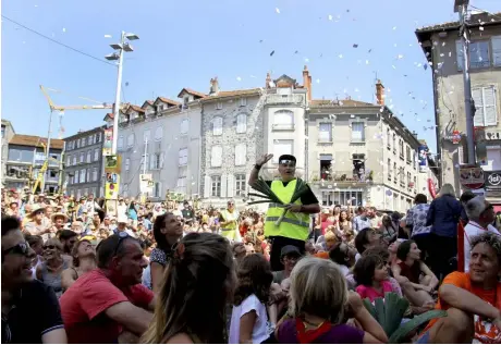  ??  ?? Le lancement du Festival s’est déroulé mercredi 17 août à midi, place de l’Hôtel de Ville.