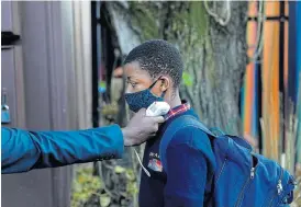  ?? /Alon Skuy ?? New normal: Pupils and teachers at the City Kidz Pre & Primary School, in Johannesbu­rg’s inner city, are seen back at school on the first day of level 3 lockdown.