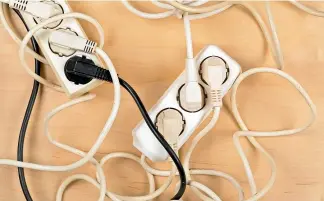  ?? 123RF ?? Organise your cords to avoid clutter and chaos.