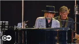  ??  ?? Als Konzerte noch erlaubt waren: Musiklegen­de Bob Dylan vor dem Pandemieja­hr bei einem Konzert 2019
