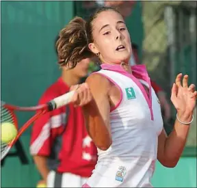  ??  ?? En 2005, Alizé Cornet participe à son premier Roland-Garros, à 15 ans.