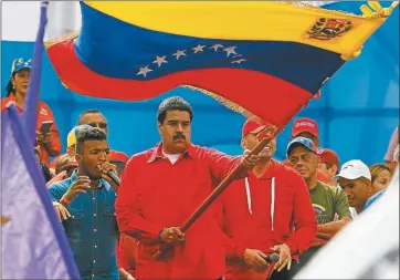  ?? AP ?? FESTEJOS. Maduro cerró la campaña de sus constituye­ntes, ajeno a la violencia en las calles.