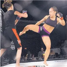  ?? JIM THOMPSON/JOURNAL ?? Albuquerqu­e MMA fighter Jodie Esquibel launches a kick during a 2011 fight against Brittany Horton. Esquibel will seek her first UFC victory today in Phoenix against Jessica Penne.