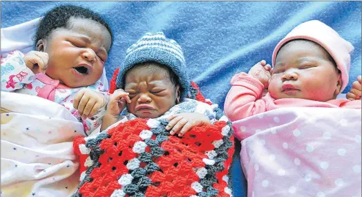  ?? Picture: RANDELL ROSKRUGE ?? FIRST OF THE FIRST: Ziviwe Mfeli, Khayona Ngasuli and Izibongo Mdunyelwa all made their way into the world on New Year’s Day at Frere Hospital in East London