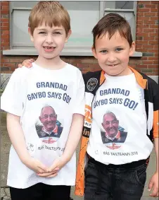  ??  ?? Lorcan Slane and Ryan Byrne grandsons of the Late Gabriel (Gaybo) Howard at the start of the 2018 Rás